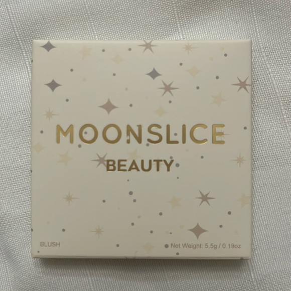 Moonslice Beauty in Gorgeous powder blush 5.5g - Picture 4 of 7